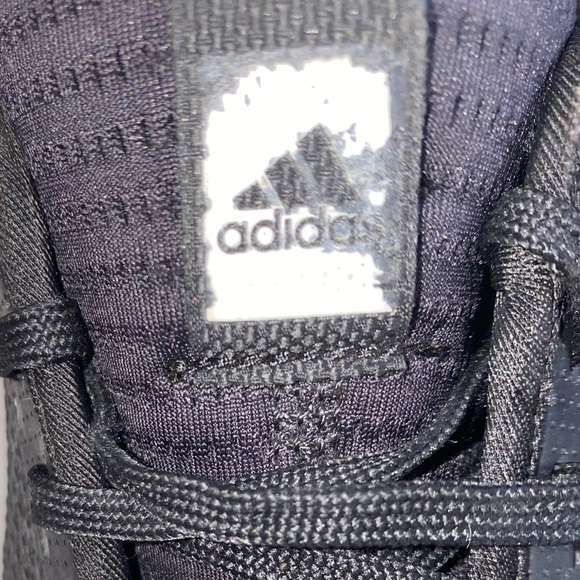 woman’s size 9 volleyball shoes - Picture 3 of 4